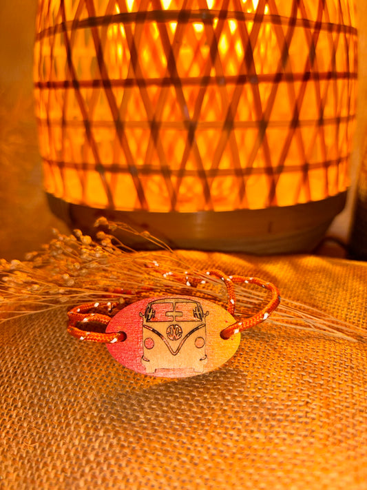Bracelet en bois - bus de face